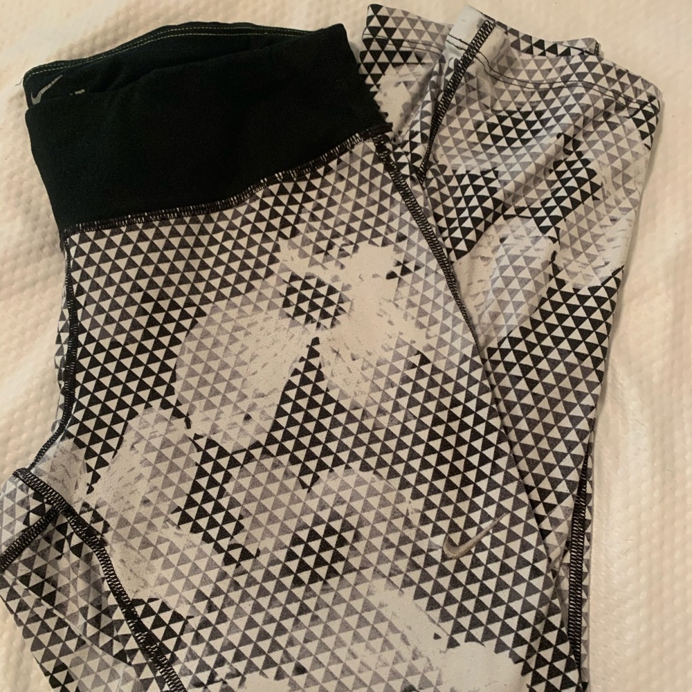Nike cropped leggings